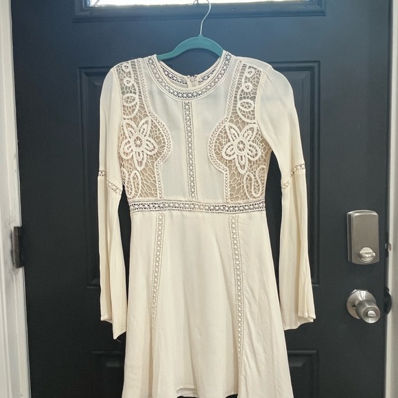 White dress with crochet details! - Picture 2 of 3